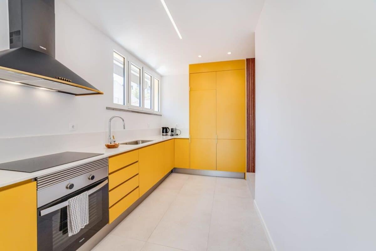 Cozy Coastal Getaway 3Br Apartment In Estoril Bagian luar foto