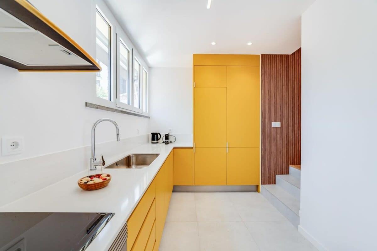 Cozy Coastal Getaway 3Br Apartment In Estoril Bagian luar foto