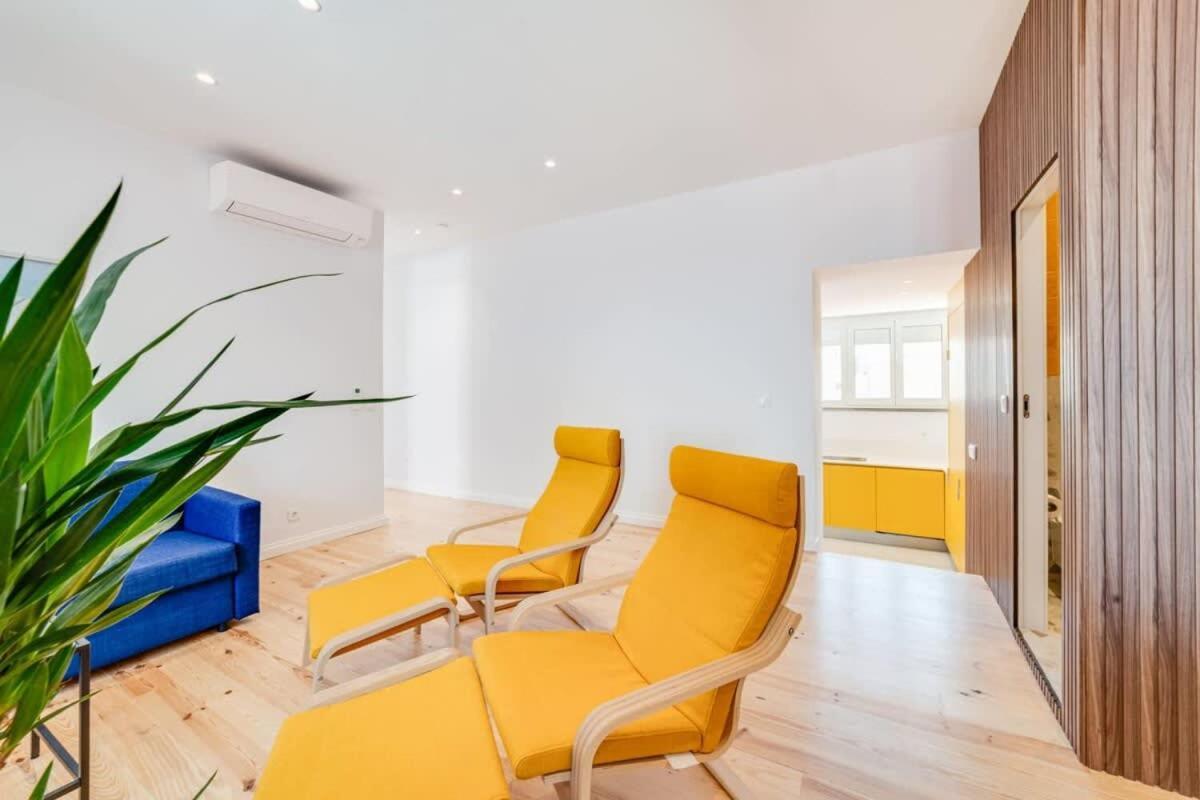 Cozy Coastal Getaway 3Br Apartment In Estoril Bagian luar foto