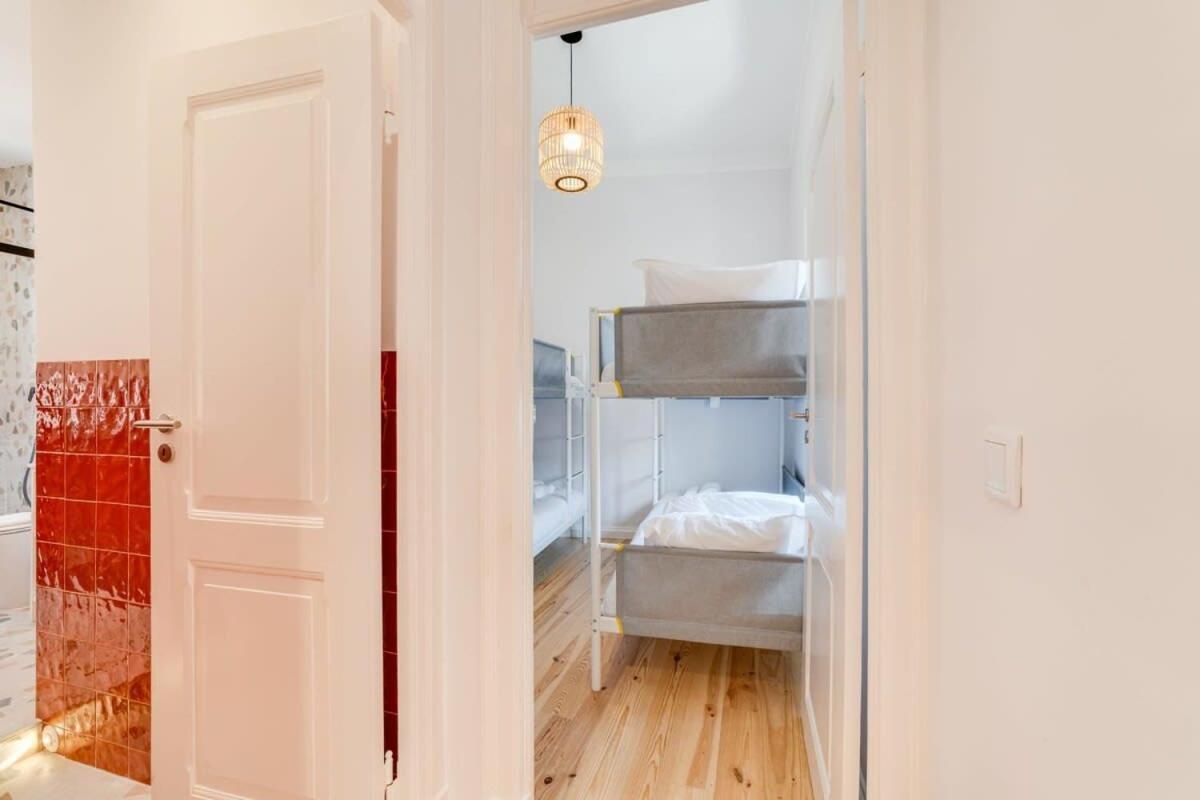 Cozy Coastal Getaway 3Br Apartment In Estoril Bagian luar foto