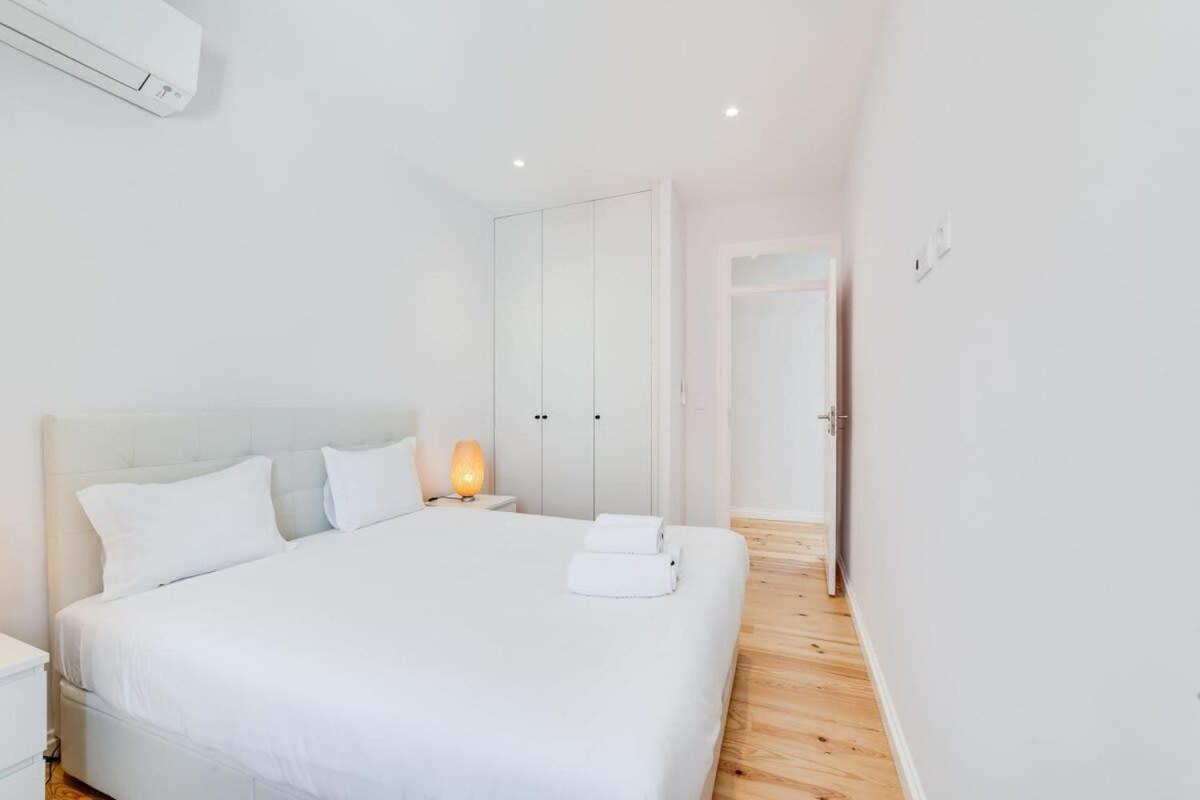 Cozy Coastal Getaway 3Br Apartment In Estoril Bagian luar foto